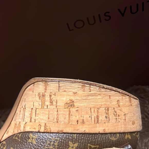 LOUIS VUITTON Rivoli Heels - Picture 8 of 15